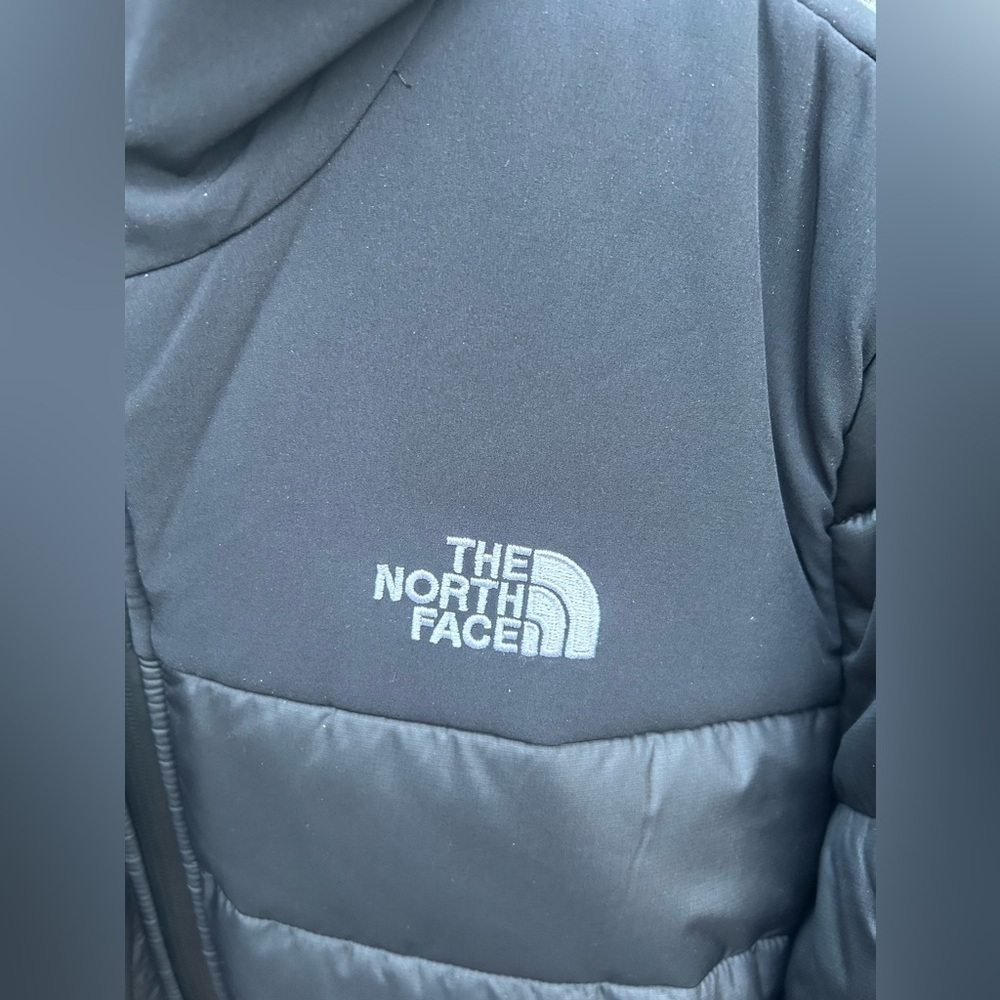 The North Face Synth II Insulated Jacket in Black - Picture 4 of 13